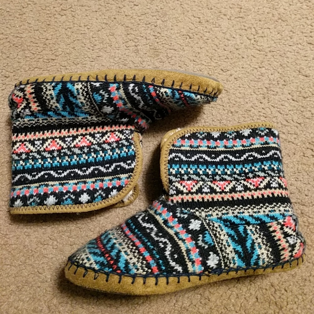 Girls American Eagle slipper booties
